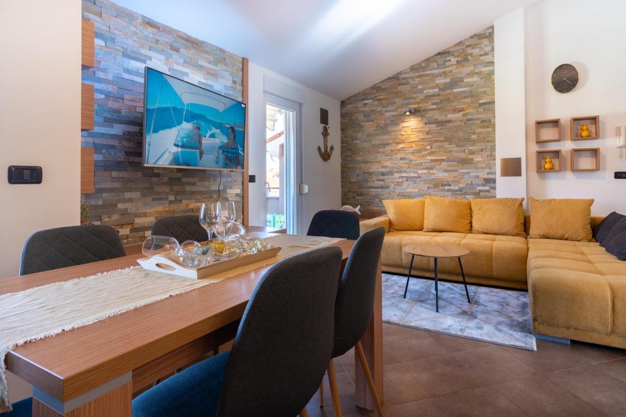 Penthouse Gea Apartment Premantura Exterior photo